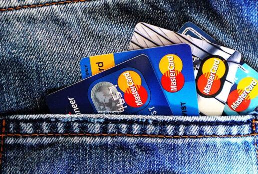Why do students choose their bank accounts?